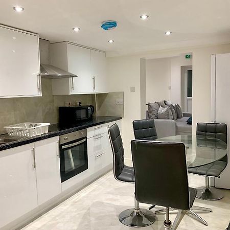 Stylish En Suite Double Room Kensington 런던 외부 사진