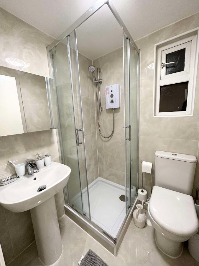 Stylish En Suite Double Room Kensington 런던 외부 사진