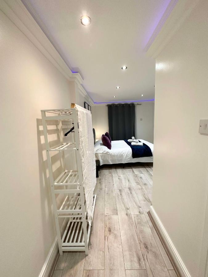 Stylish En Suite Double Room Kensington 런던 외부 사진