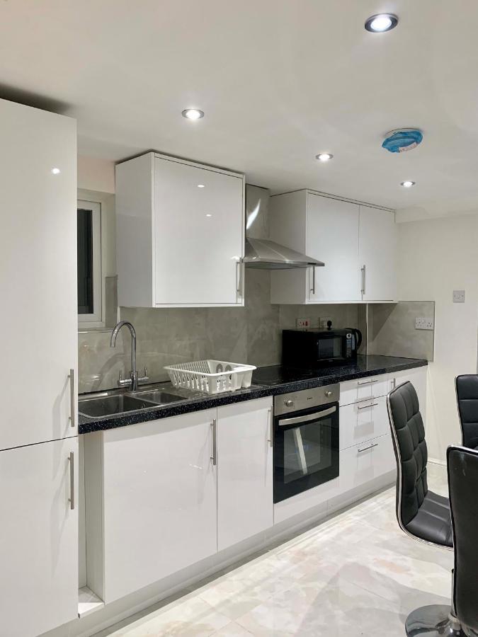 Stylish En Suite Double Room Kensington 런던 외부 사진